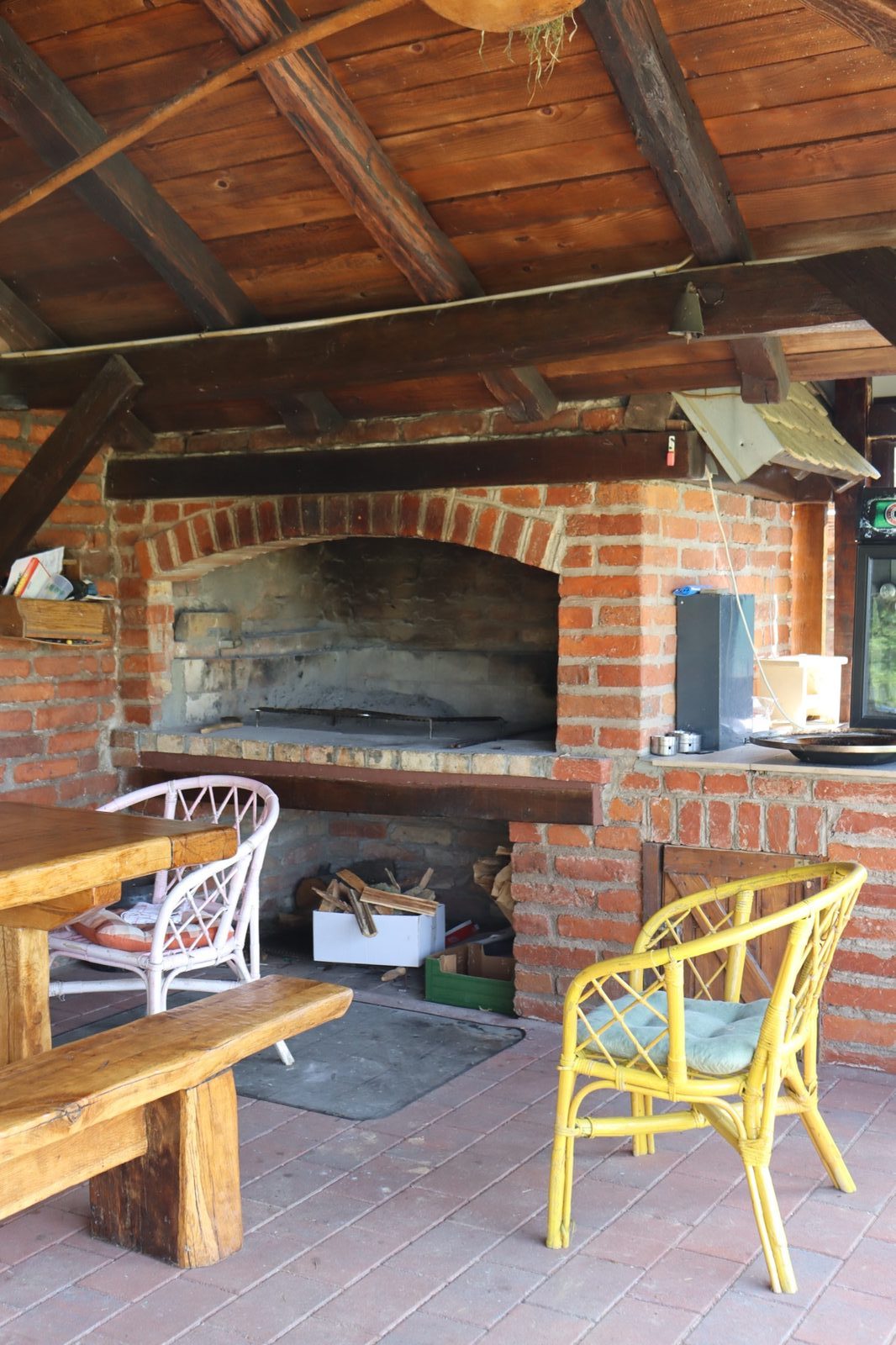 Kuća za odmor Demode — drveni putokaz FIESTA & BBQ